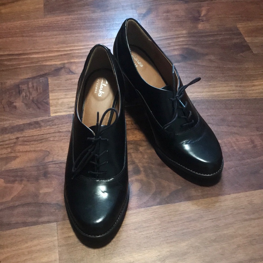 NEVER WORN Clark’s Artisan Pumps